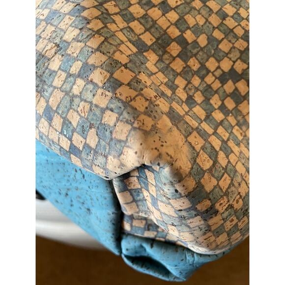 Corklife Artcork Cork Cinch Shoulder Bag - Picture 10 of 12